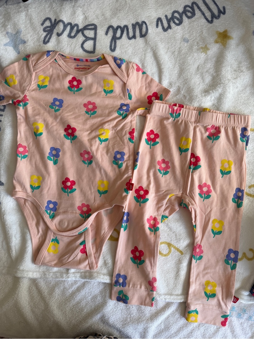 NWOT Magnetic Me onesie + pants 12-18M